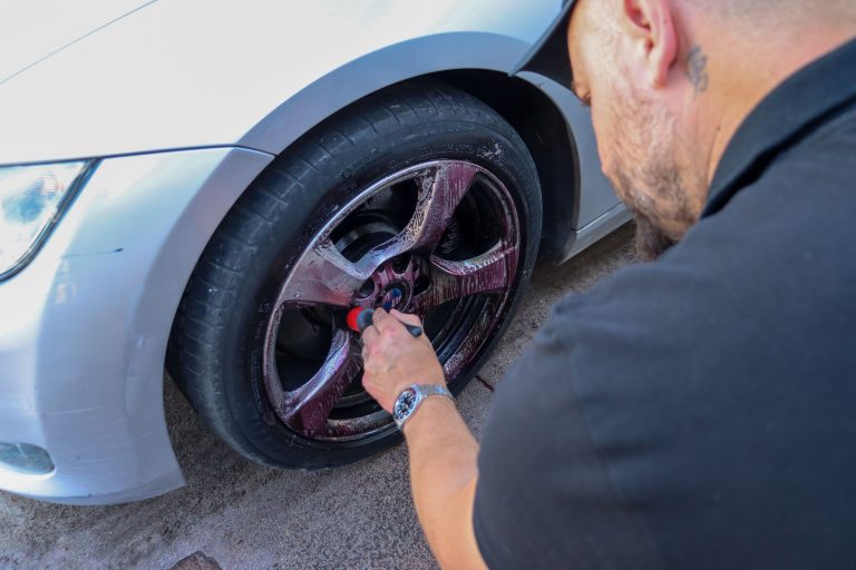 Cómo saber que llantas puede llevar mi coche